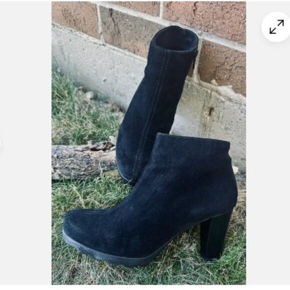 LA CANADIENNE Black Suede Ankle Boots Side Zip Mid Heel Boots Women Sz 7.5 - Picture 1 of 6